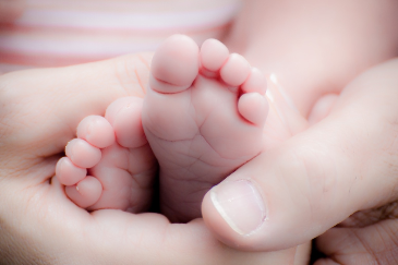 massage pieds bébé