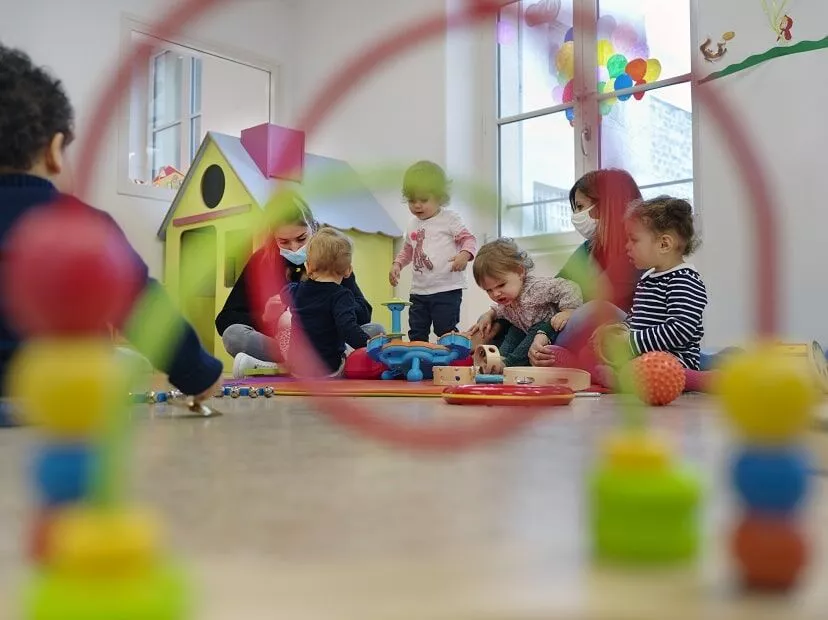 groupe enfant en crèche