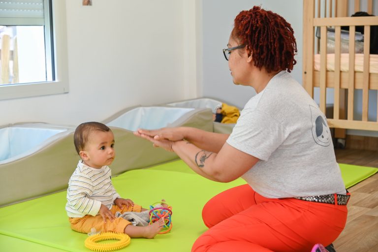 communication gestuelle en crèche