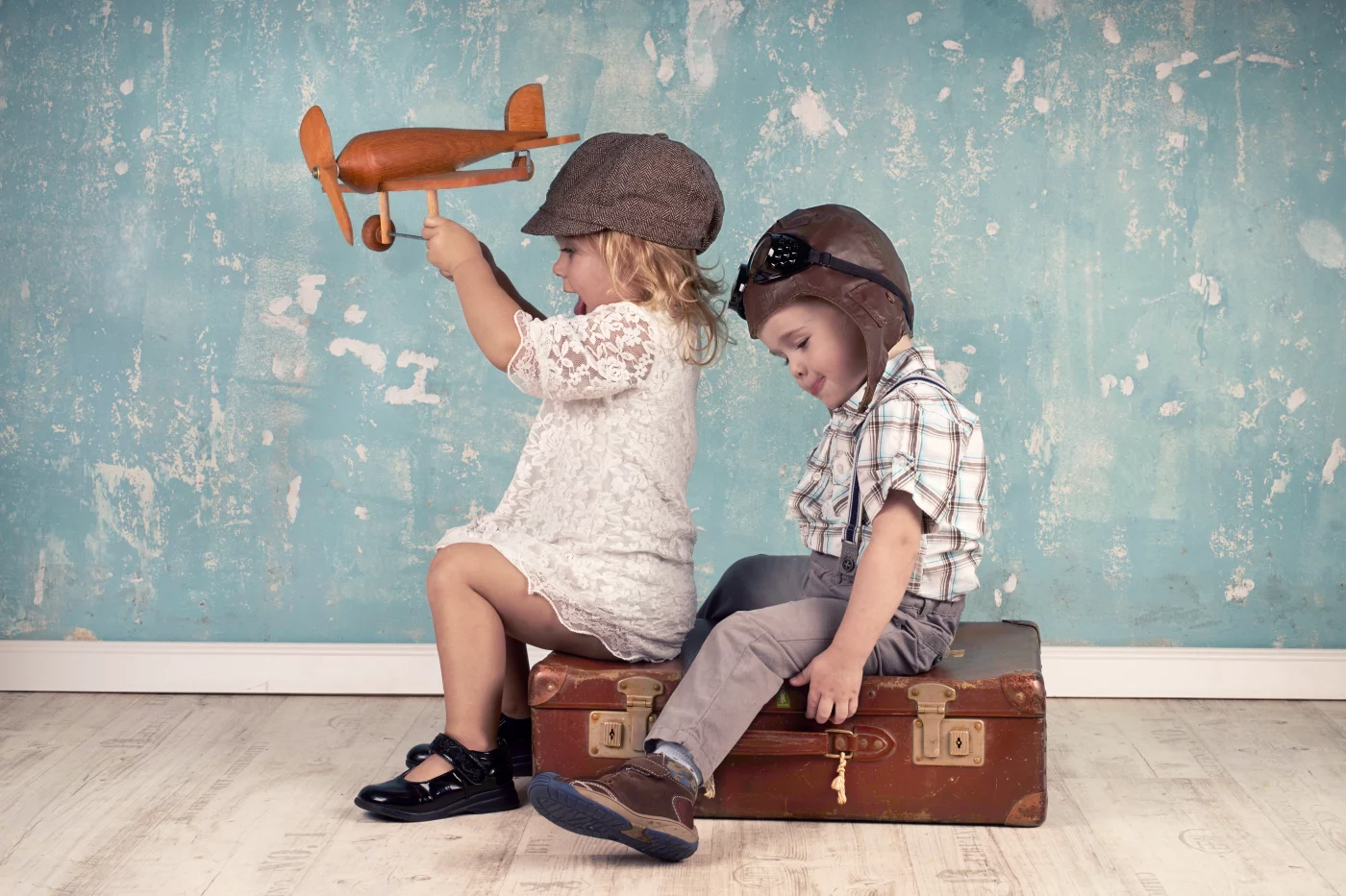 deux enfants en train de s'amuser