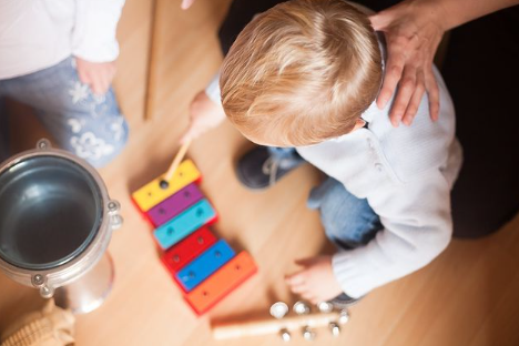 Tableau d'activité Montessori : éveil de bébé - Lignea Kids